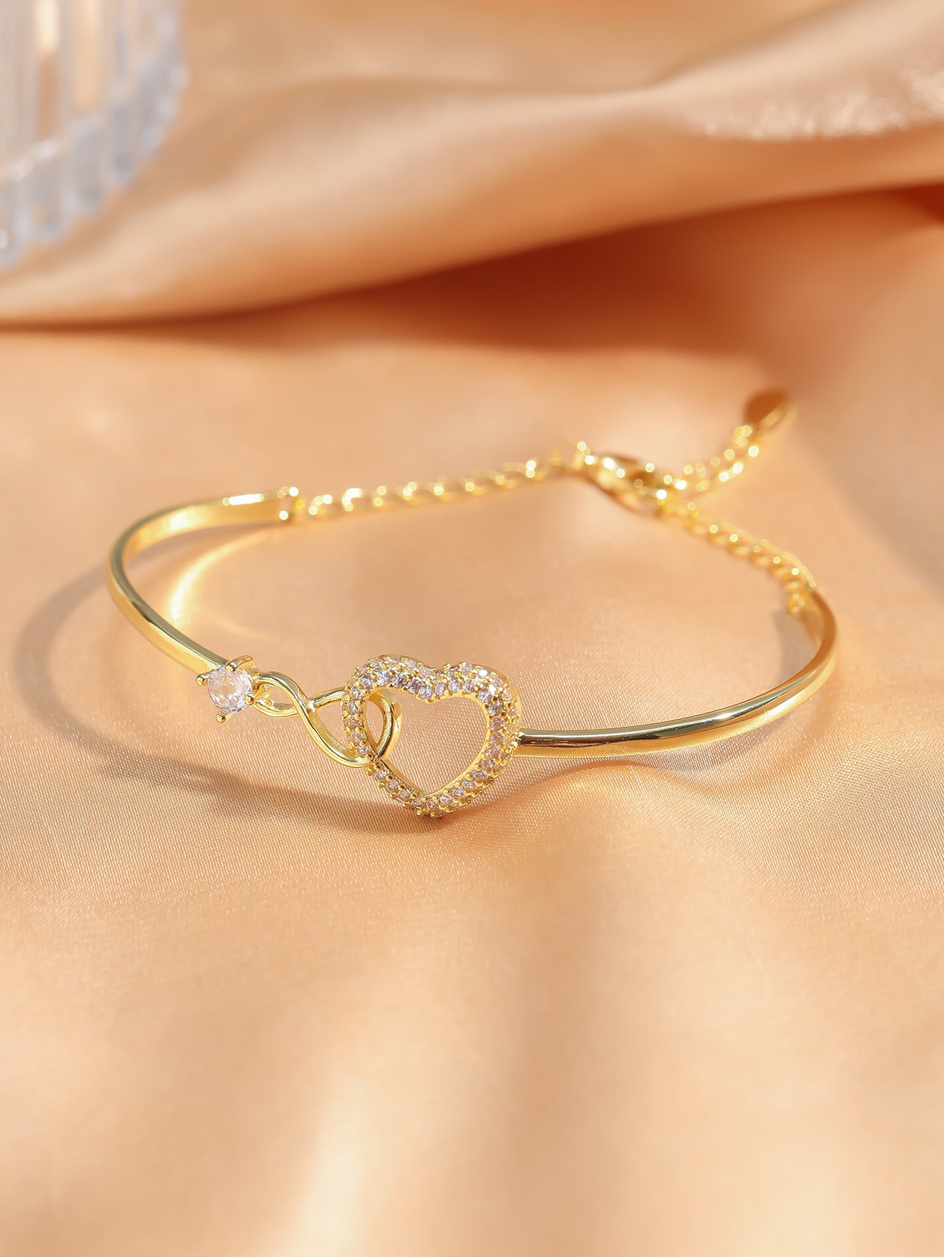 Chain Hollowed Heart Shape Bracelet Elegant